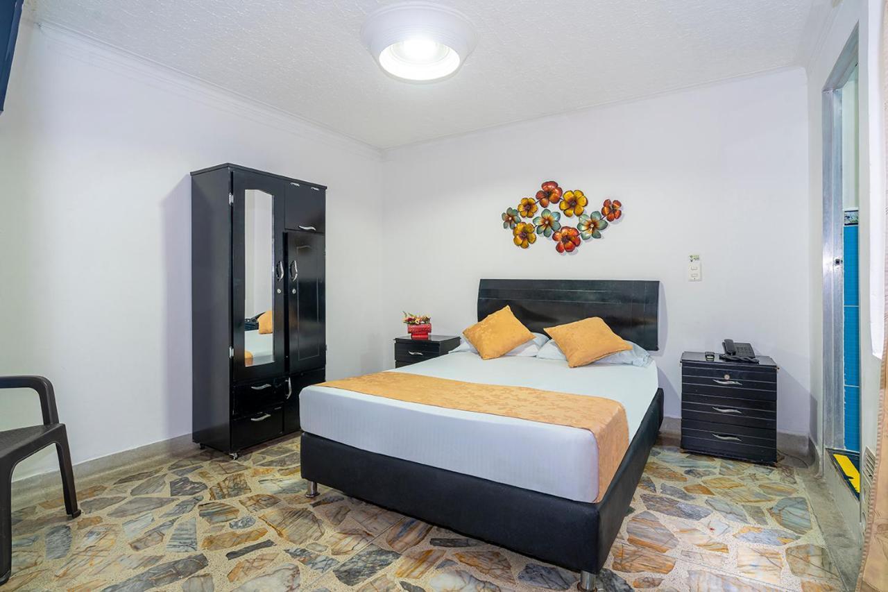 Hotel Barcelona Estadio Медельин Экстерьер фото