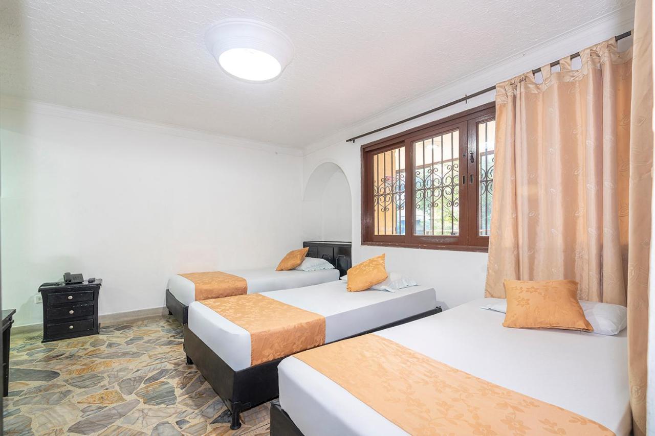 Hotel Barcelona Estadio Медельин Экстерьер фото